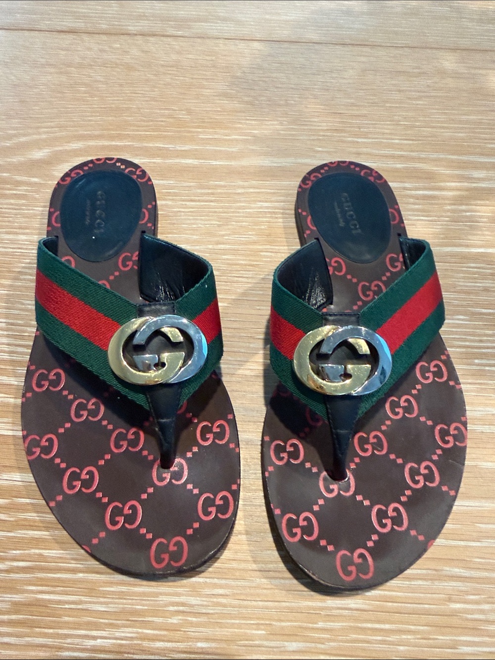 Gucci Women's Brown GG Logo Thong Sandals with Green & Red Web and Gold GG